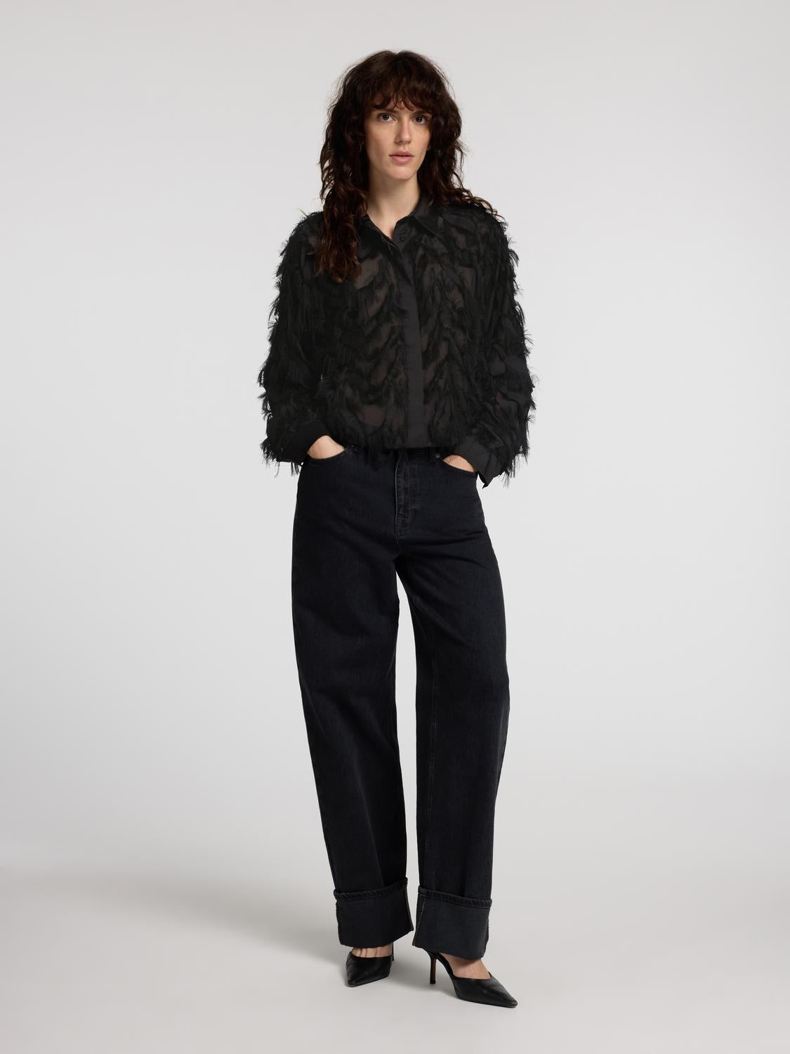 model_shot-front_full